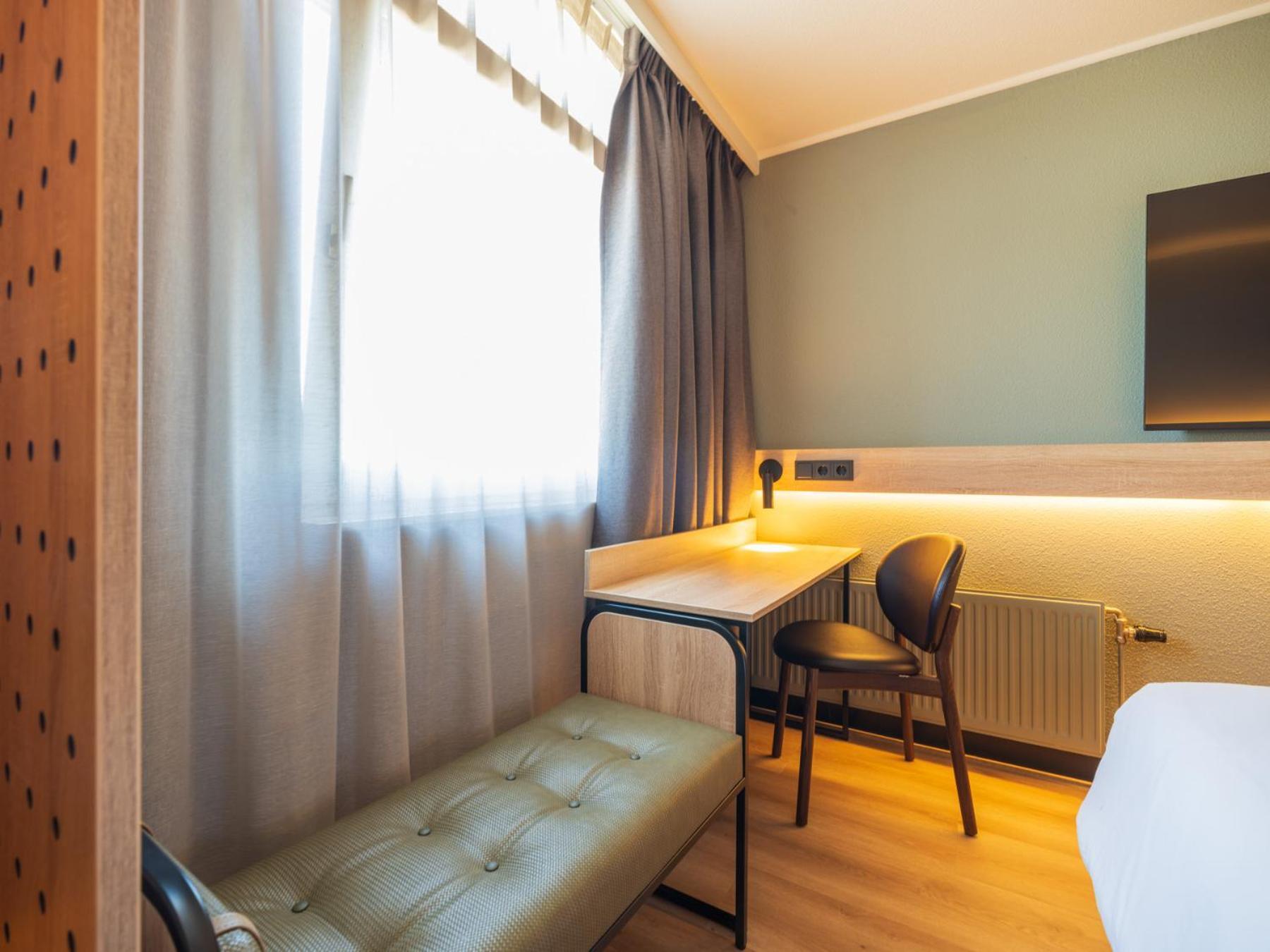 Campanile Y Restaurante Hotel 3*